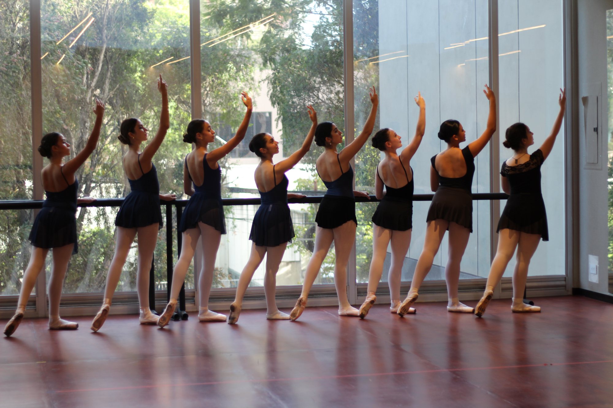 Bailarinas en entrenamiento de Summer Intensive en The Dancenter Guatemala